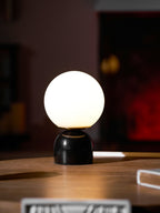 Moderne Tischlampe Orb Glow Kompaktes Umgebungslicht