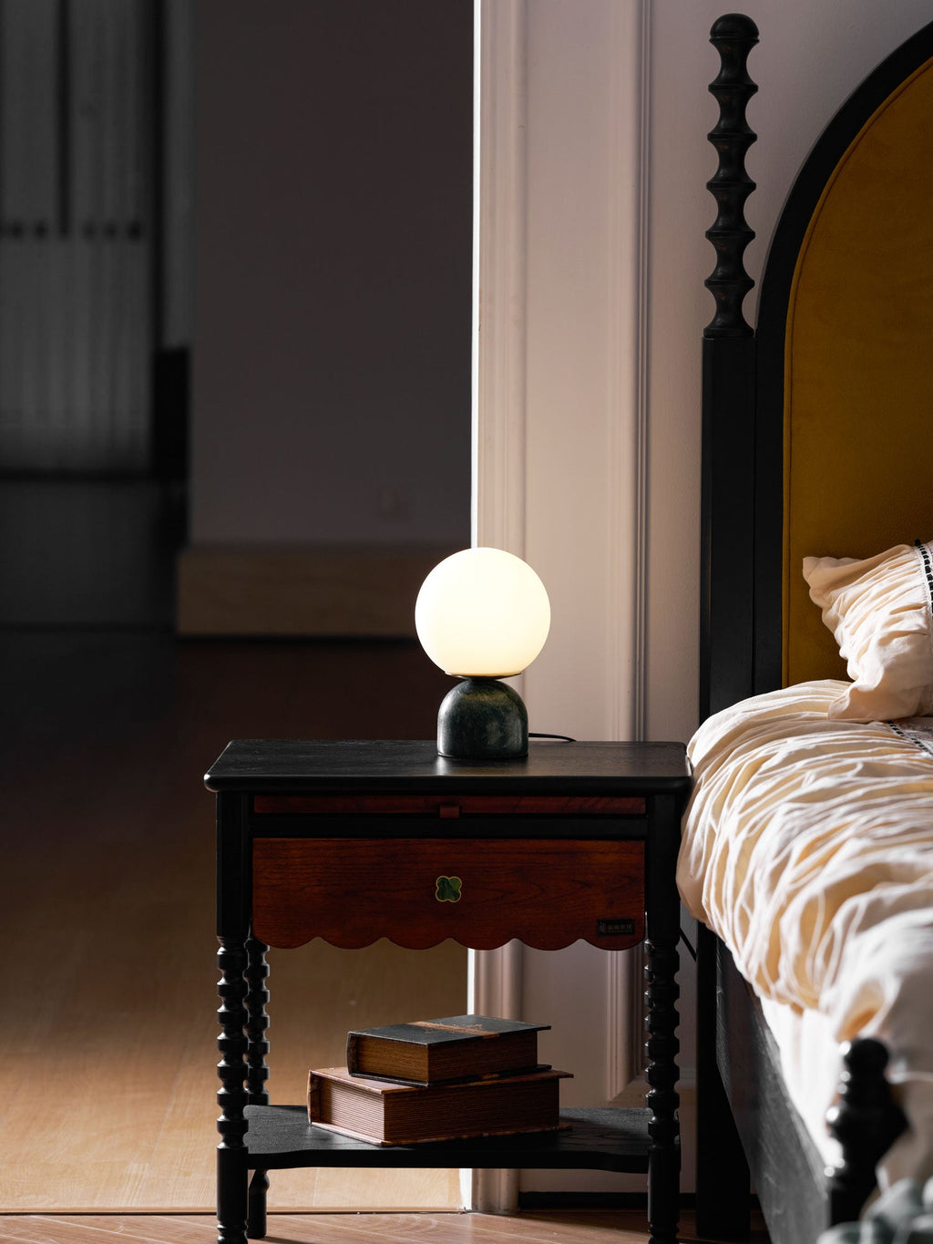 Moderne Tischlampe Orb Glow Kompaktes Umgebungslicht