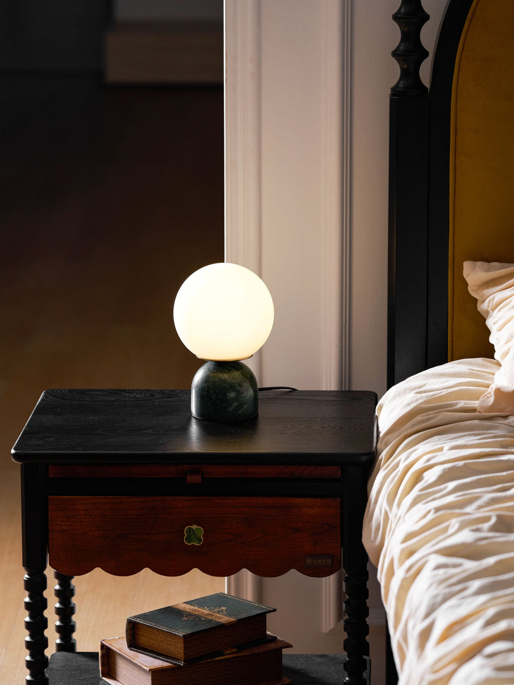 Moderne Tischlampe Orb Glow Kompaktes Umgebungslicht