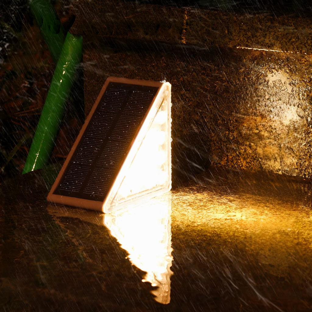 Jasne nowoczesne solarne lampy schodowe