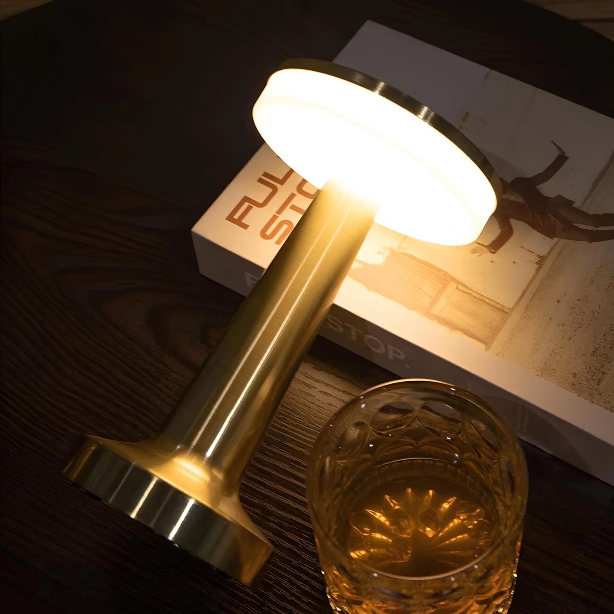 Klasyczny elegancka bezprzewodowa lampa stołowa