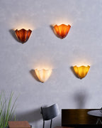 Zeitgenössische LED-Wandleuchte mit Blütenblatt-Design