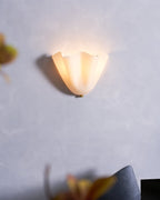 Zeitgenössische LED-Wandleuchte mit Blütenblatt-Design