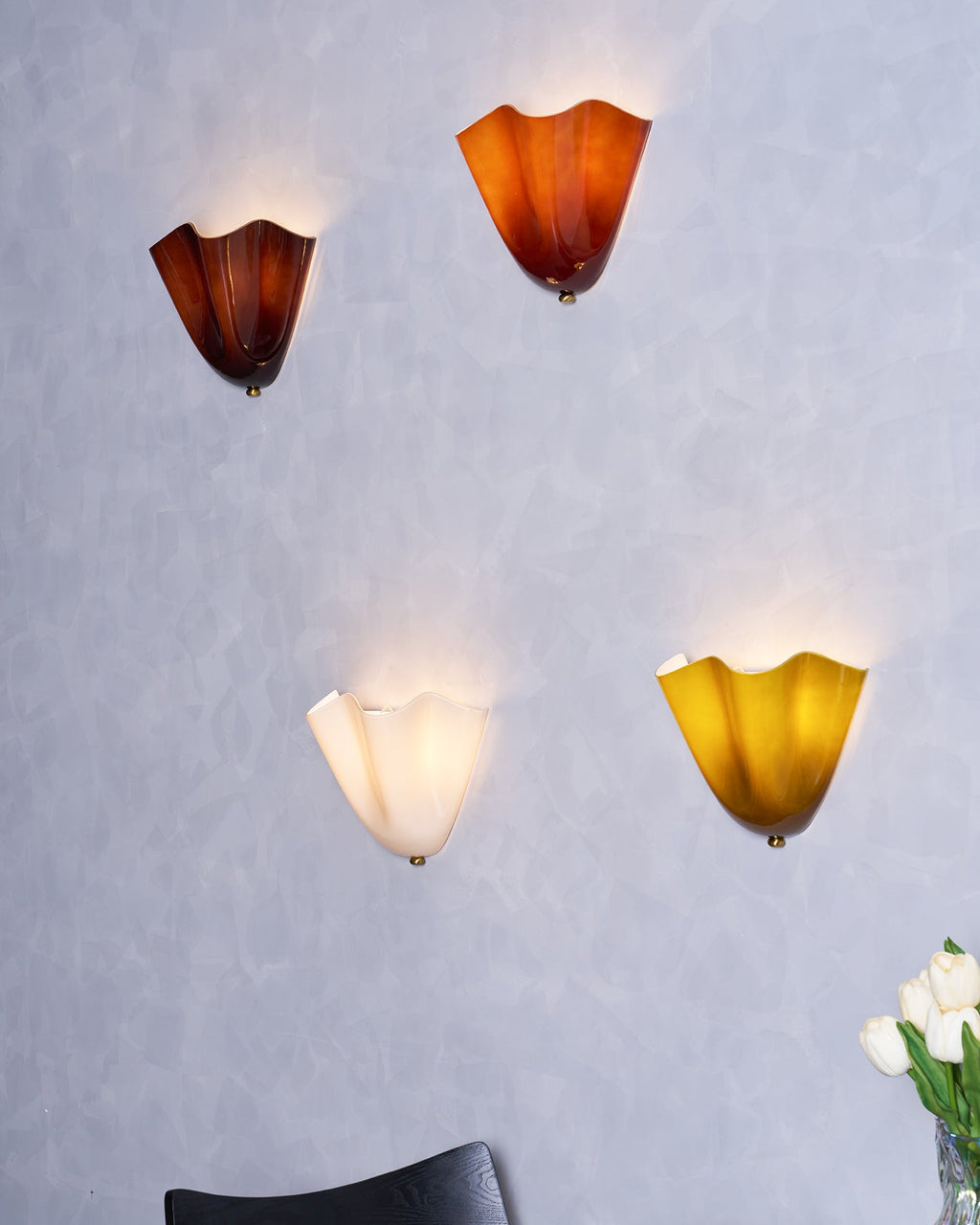 Zeitgenössische LED-Wandleuchte mit Blütenblatt-Design