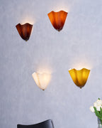 Zeitgenössische LED-Wandleuchte mit Blütenblatt-Design