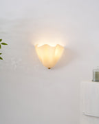 Zeitgenössische LED-Wandleuchte mit Blütenblatt-Design