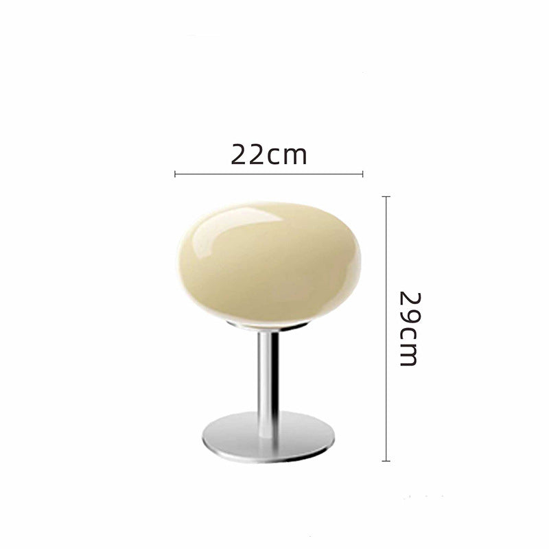 Lampada da tavolo LED in vetro morbido italiano retrò che crea un’atmosfera tranquilla e rilassante