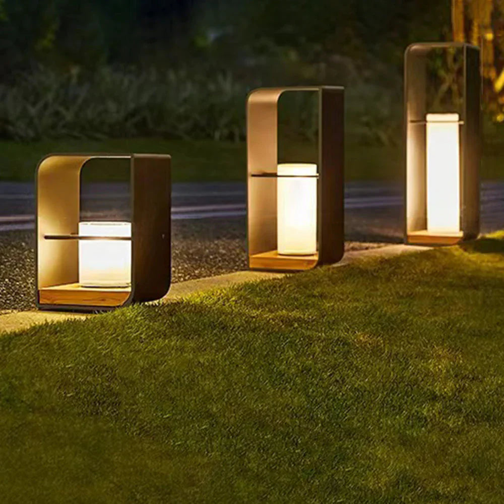 Quadratische LED-Gartenleuchte als Pfosten zur Wegbeleuchtung