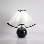 Skulpturale, wellenförmige Tischlampe für Innenräume