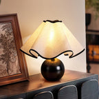 Skulpturale, wellenförmige Tischlampe für Innenräume