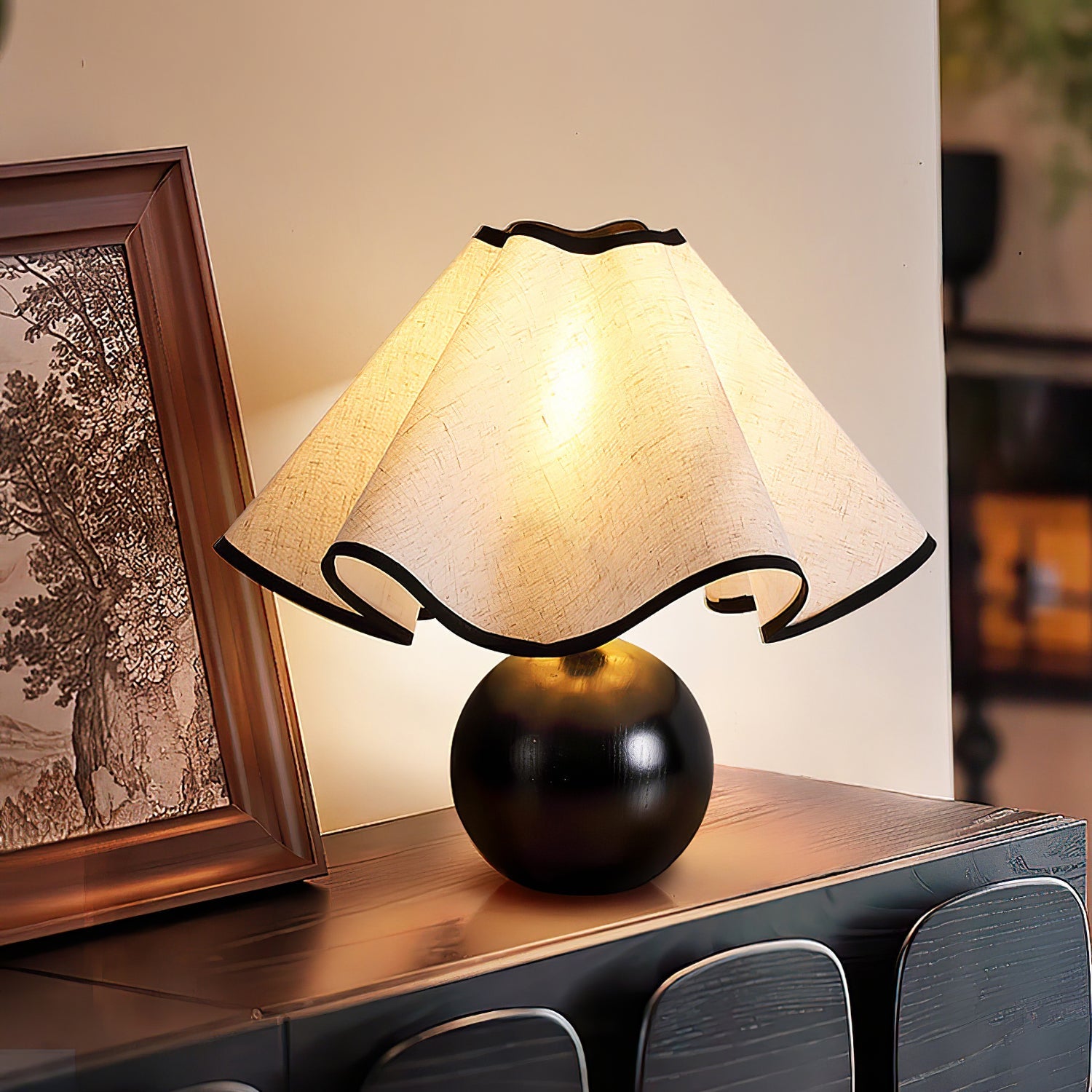 Skulpturale, wellenförmige Tischlampe für Innenräume
