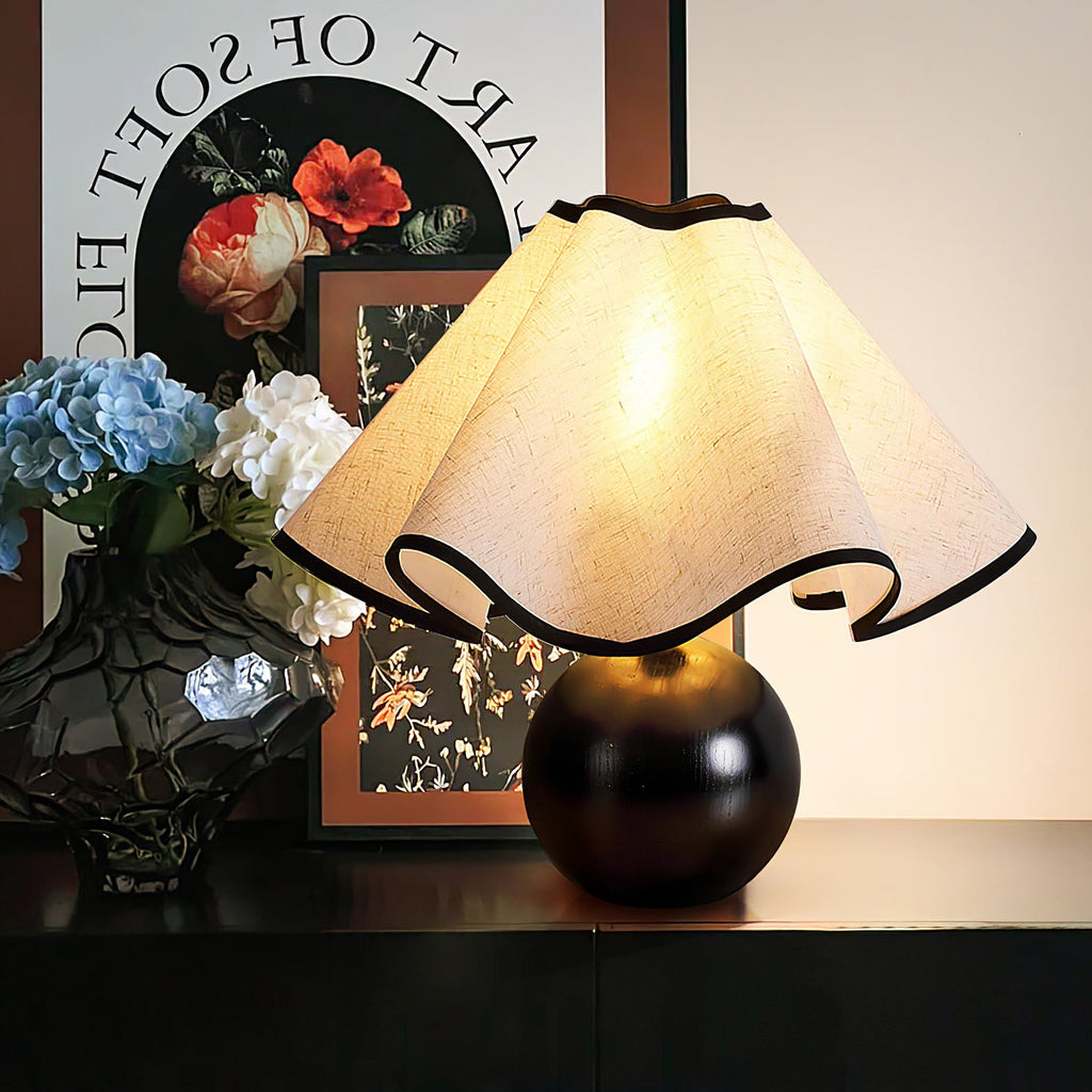 Skulpturale, wellenförmige Tischlampe für Innenräume
