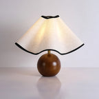 Skulpturale, wellenförmige Tischlampe für Innenräume