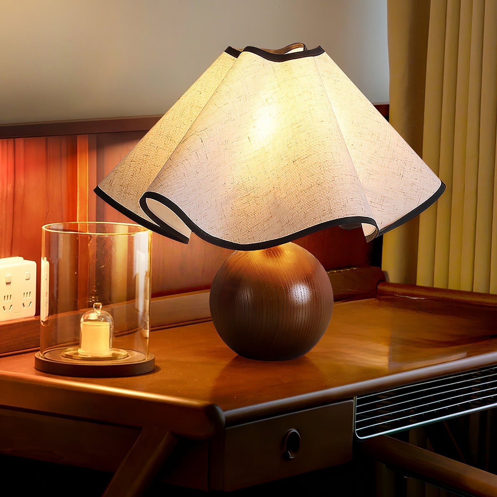 Skulpturale, wellenförmige Tischlampe für Innenräume