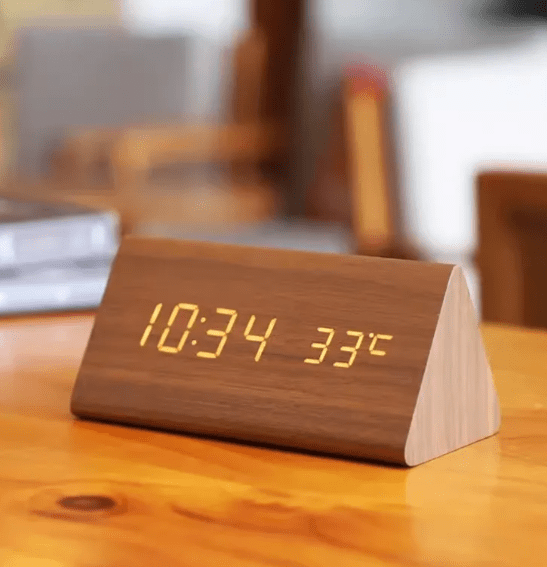 Klatschgesteuerter Wecker mit einstellbarem LED-Display
