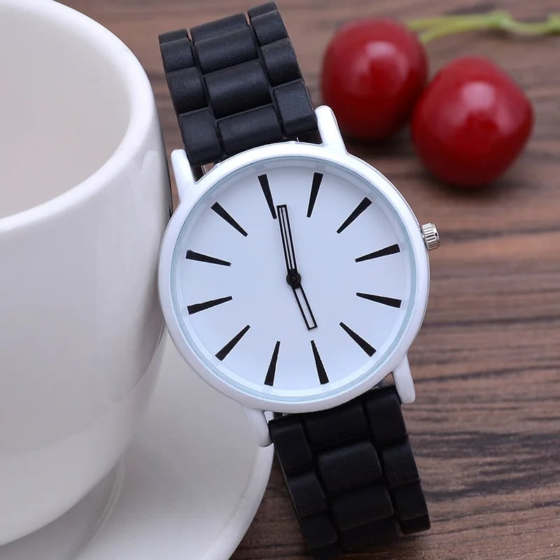 Analog Watch with Minimalist Dial and Textured Rubber Strap - Image 10