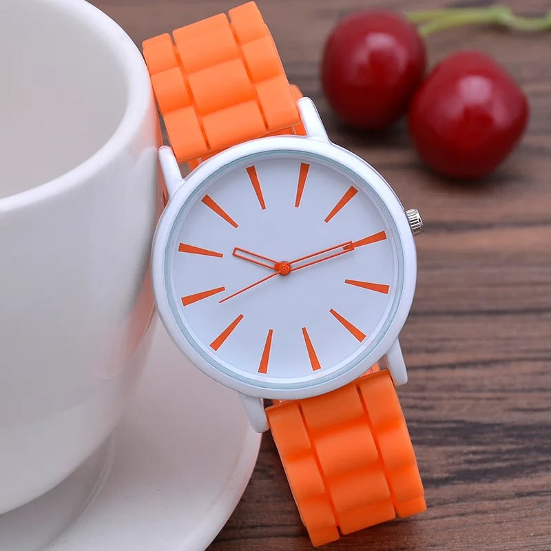 Analog Watch with Minimalist Dial and Textured Rubber Strap - Image 4