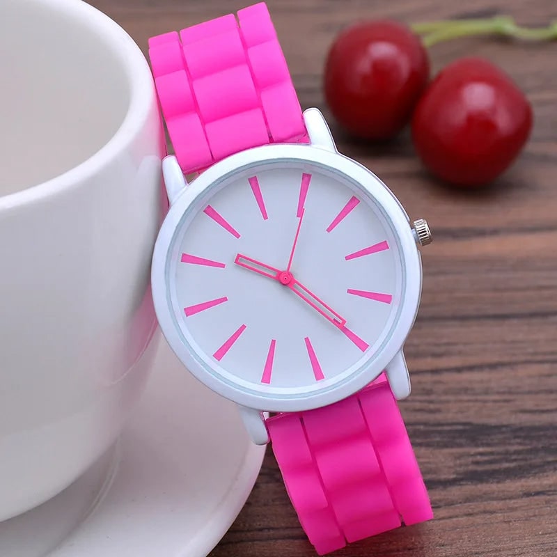 Analog Watch with Minimalist Dial and Textured Rubber Strap - Image 5
