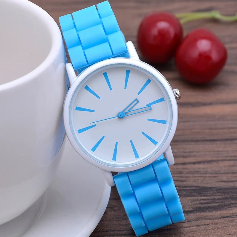 Analog Watch with Minimalist Dial and Textured Rubber Strap - Image 6