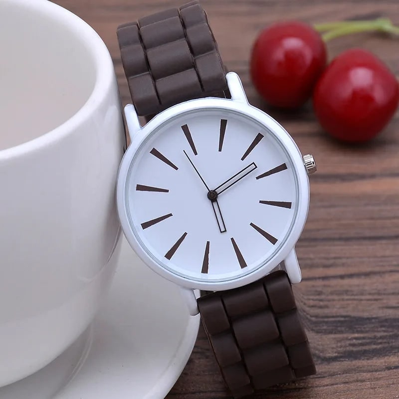 Analog Watch with Minimalist Dial and Textured Rubber Strap - Image 7