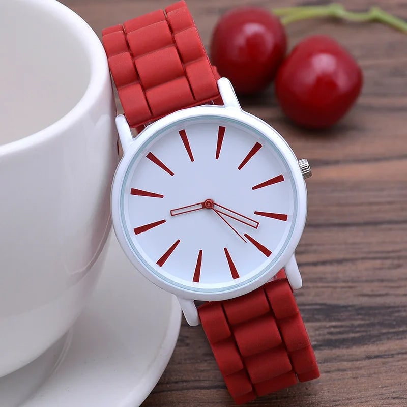 Analog Watch with Minimalist Dial and Textured Rubber Strap - Image 8