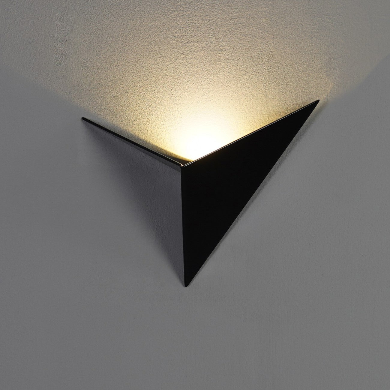 Artistic Slim Trigon Wall Lamp