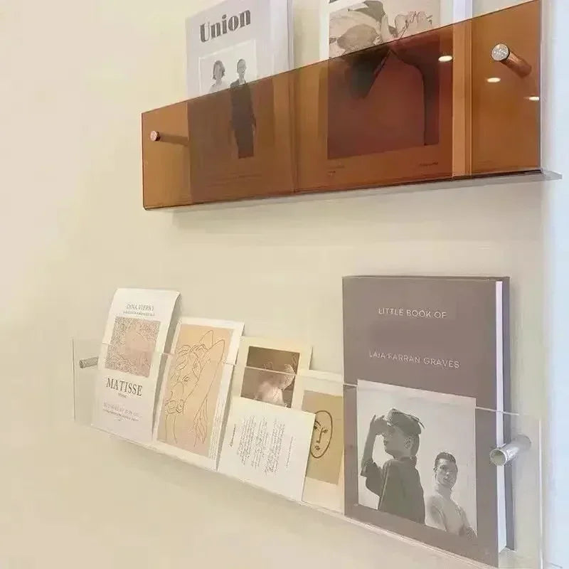 Kompakte Wandregale zur Präsentation und Aufbewahrung von Büchern und Platten