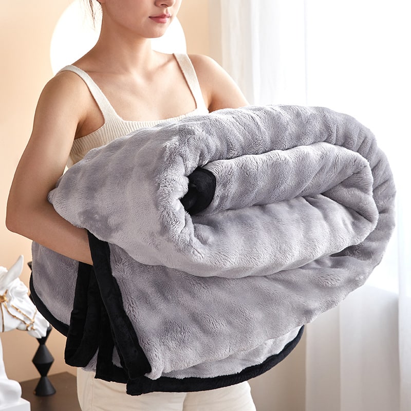 Double-Sided Plush Throw Blanket with Faux Fur and Fleece Backing - Image 2