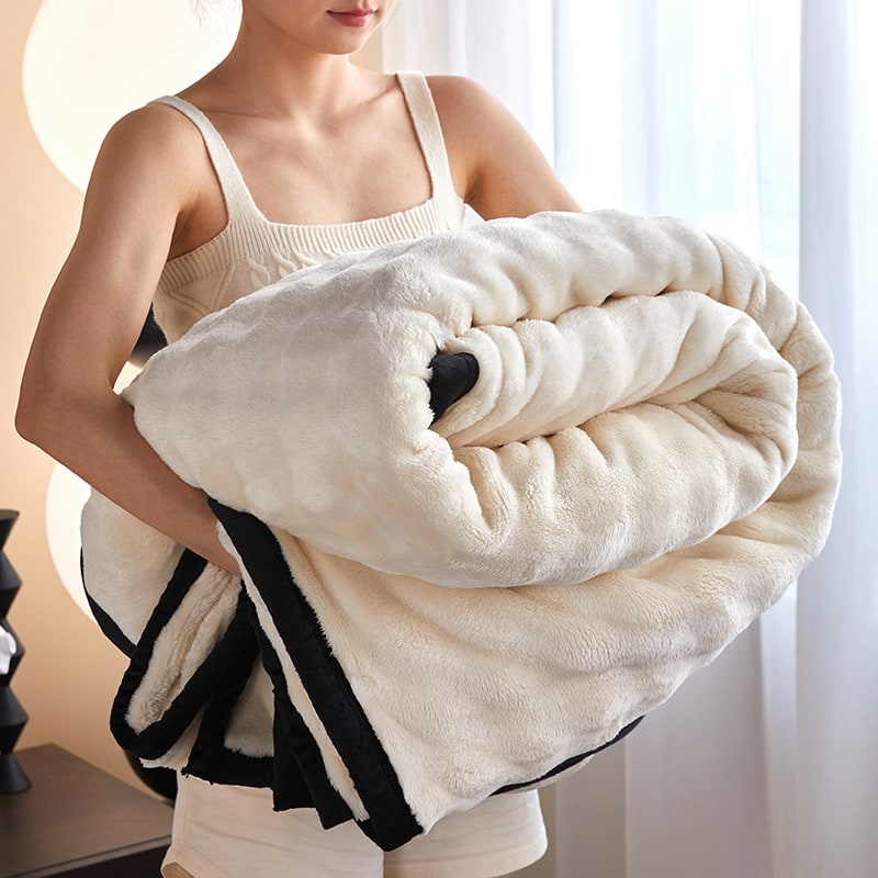 Double-Sided Plush Throw Blanket with Faux Fur and Fleece Backing - Image 4