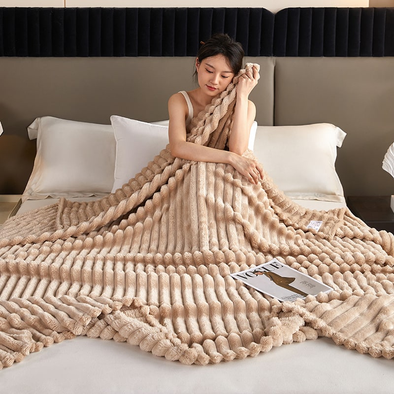 Double-Sided Plush Throw Blanket with Faux Fur and Fleece Backing - Image 6