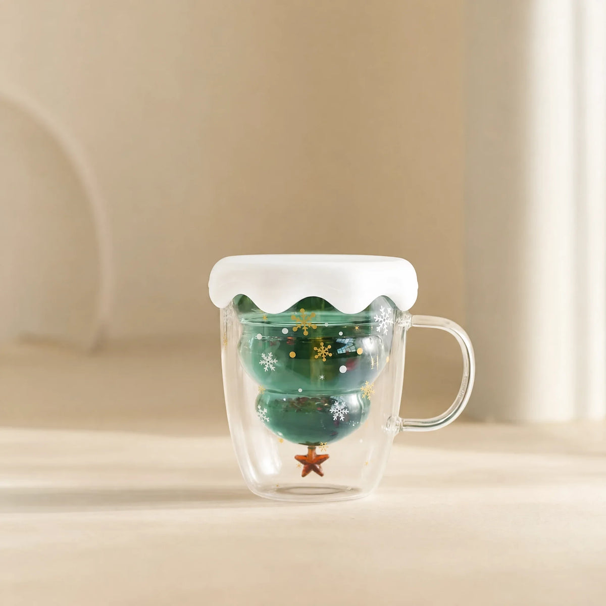 Double Wall Glass Mug with Christmas Tree Design and Lid 300ml - Image 1