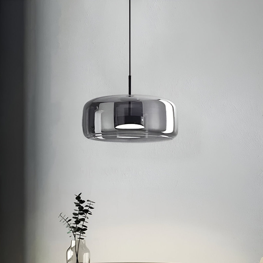 Lampa sufitowa w stylu retro z potrójnym kloszem szklanym i regulowanym oświetleniem LED