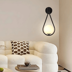 Nowoczesna lampa ścienna z kulą szklaną