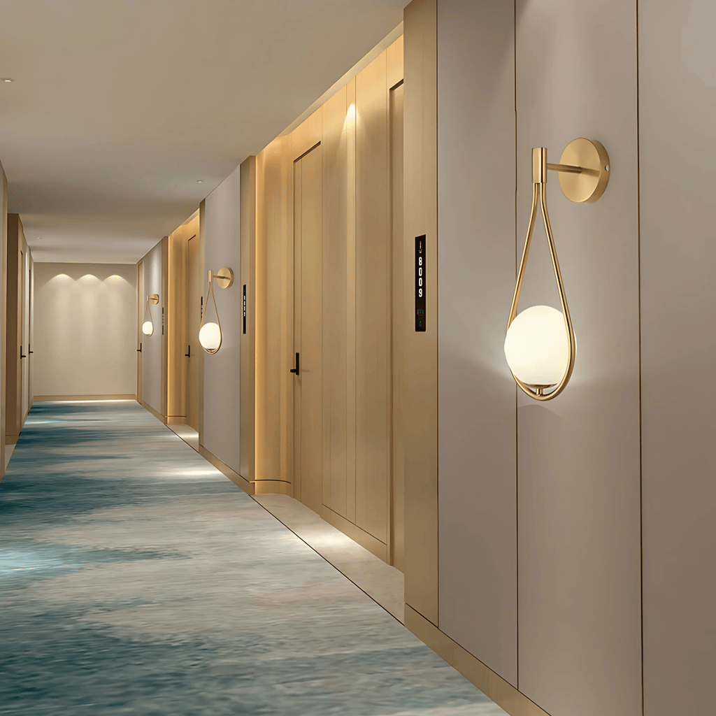 Nowoczesna lampa ścienna z kulą szklaną