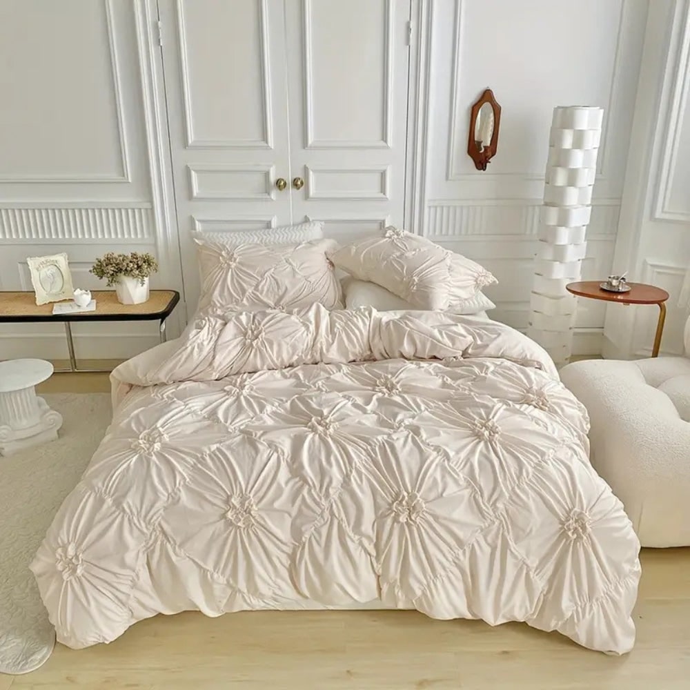 Duvet Cover Set with Pinch Pleat Rosette Flower Pattern and Corner Ties - Image 1