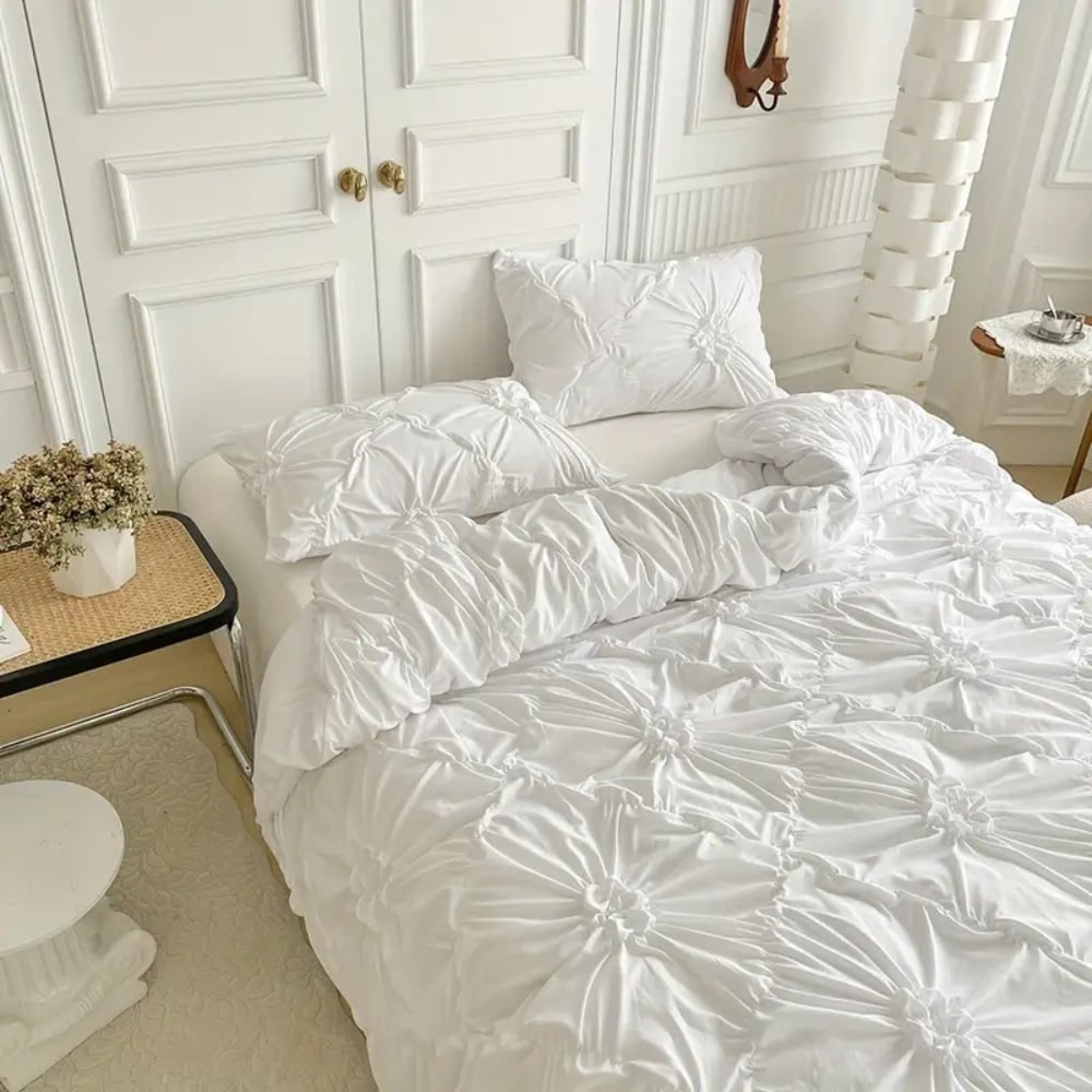Duvet Cover Set with Pinch Pleat Rosette Flower Pattern and Corner Ties - Image 4