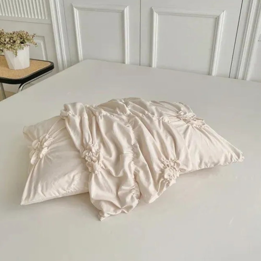 Duvet Cover Set with Pinch Pleat Rosette Flower Pattern and Corner Ties - Image 6