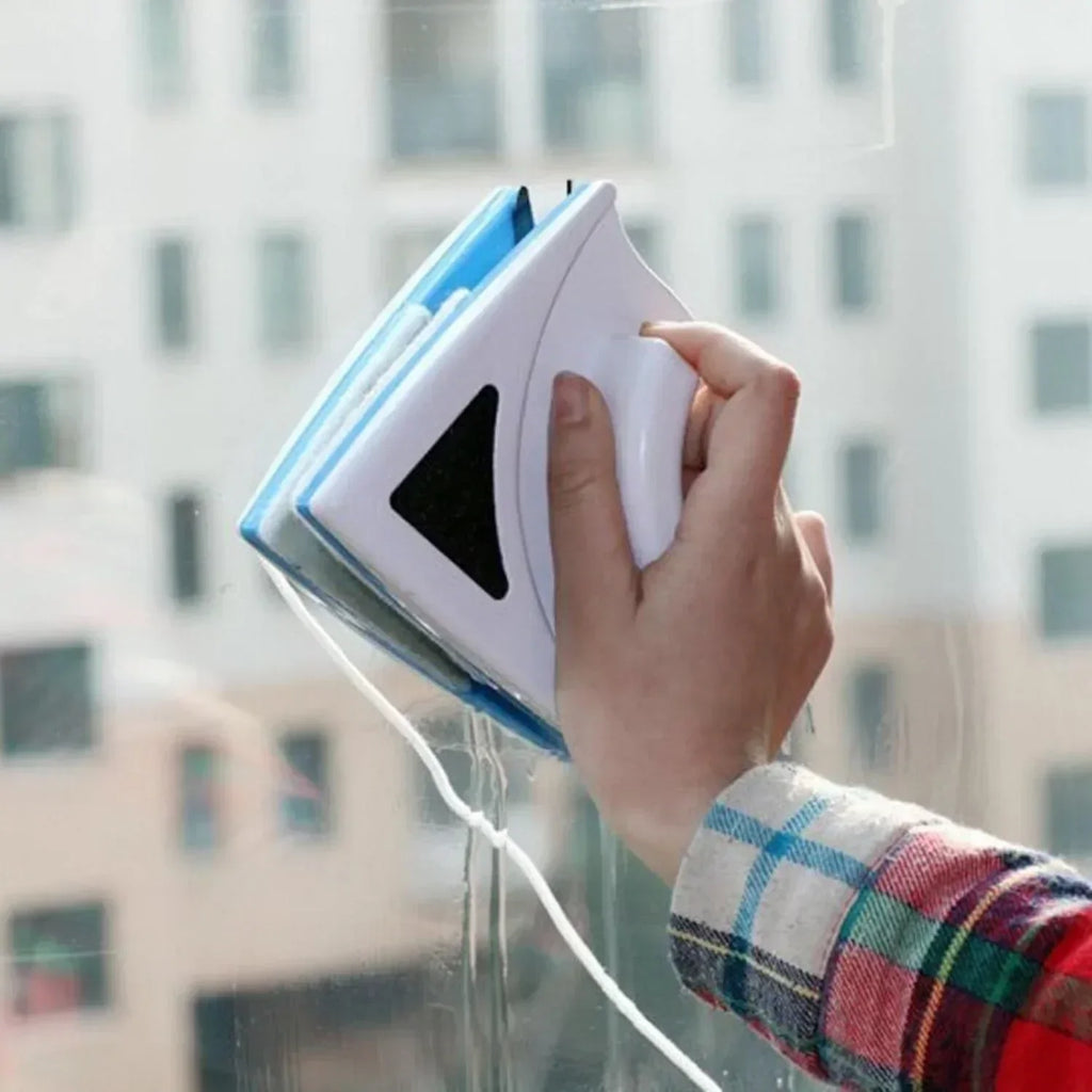 Magnetic double-sided window cleaner – ideal for hard-to-reach windows