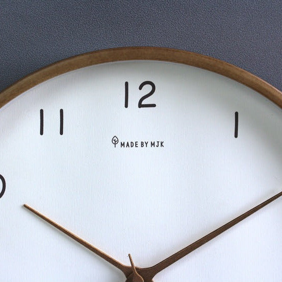 Zegar ścienny z naturalnego drewna z cichym mechanizmem