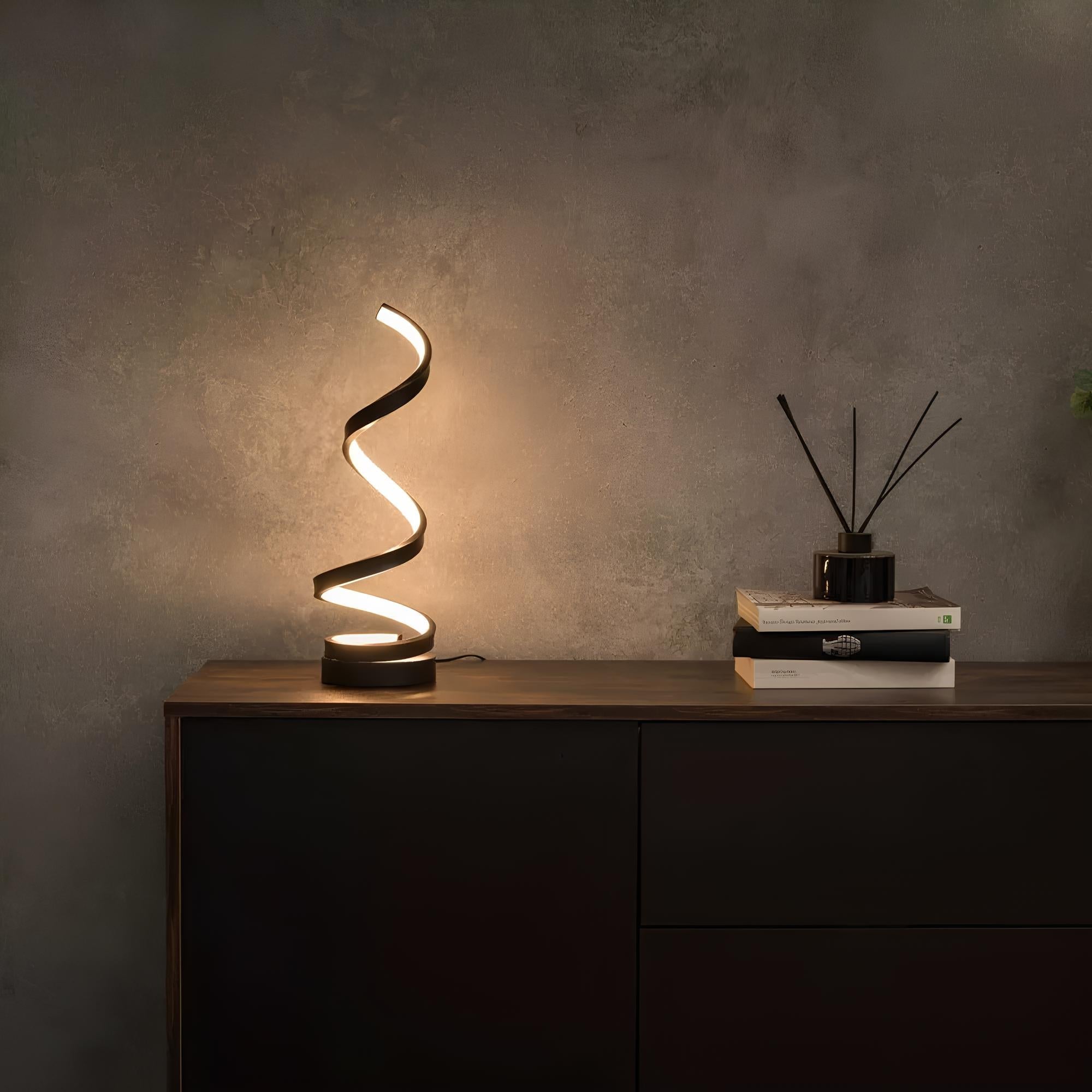 Funktionale Spiral-Tischlampe mit drei Lichtfarben