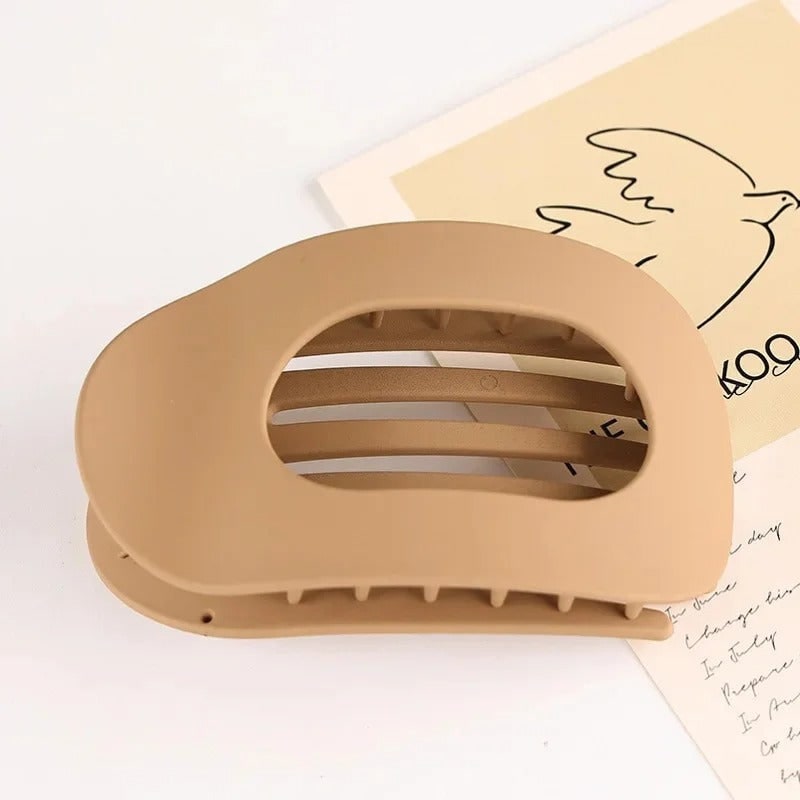 Flat Hair Claw Clip with Matte Finish and Interlocking Teeth for Comfort Hold - Image 10