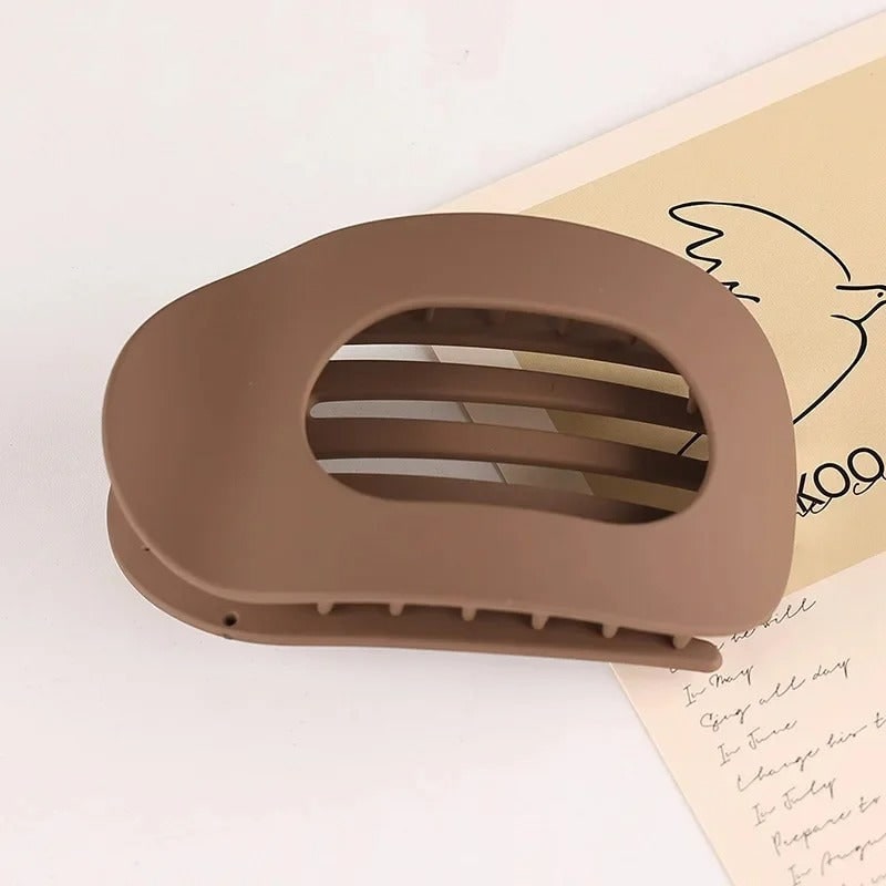 Flat Hair Claw Clip with Matte Finish and Interlocking Teeth for Comfort Hold - Image 12