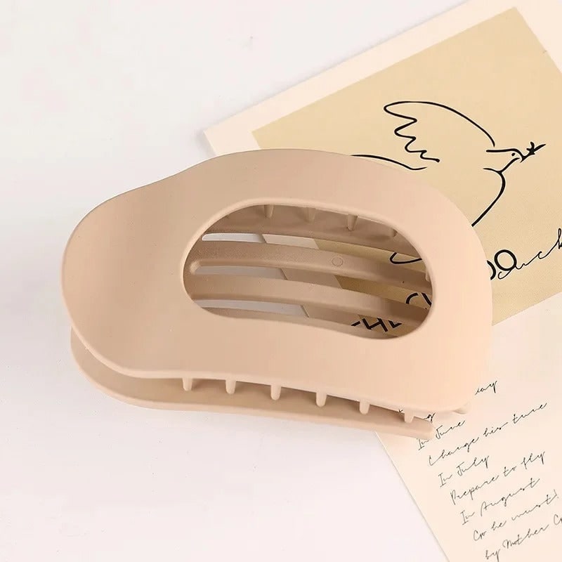 Flat Hair Claw Clip with Matte Finish and Interlocking Teeth for Comfort Hold - Image 6