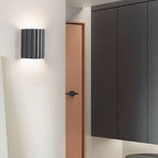 Elegancka okrągła lampa ścienna w delikatnych kolorach