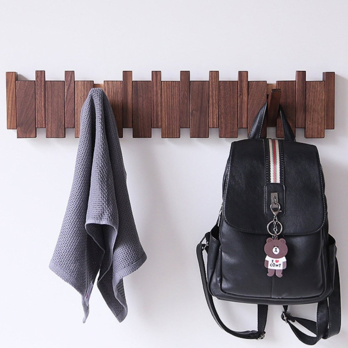 Porte-manteau mural en bois avec crochets pliants style piano