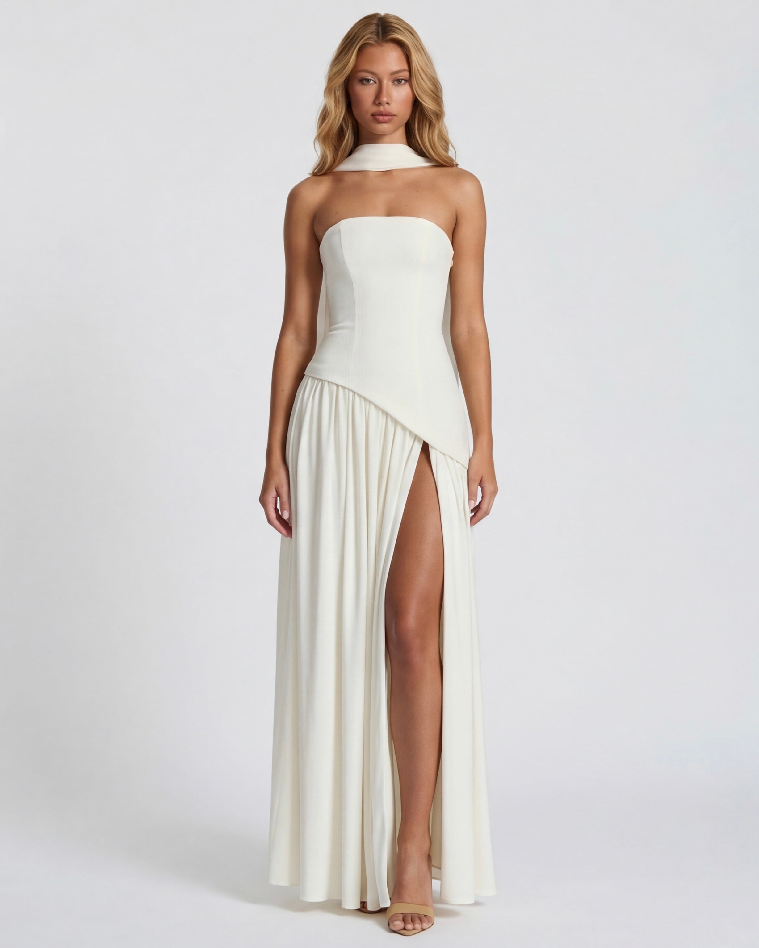 Maxikleid ohne Träger mit hohem Schlitz