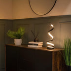 Lampe de table LED moderne en spirale avec réglage de la luminosité