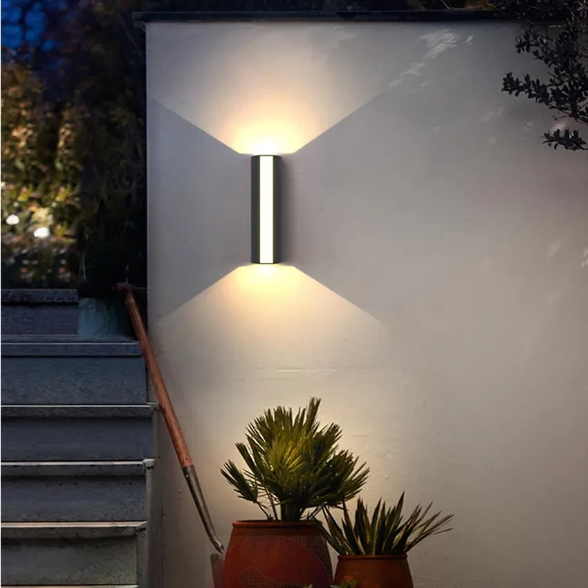 Lámpara de pared LED vertical moderna para exteriores