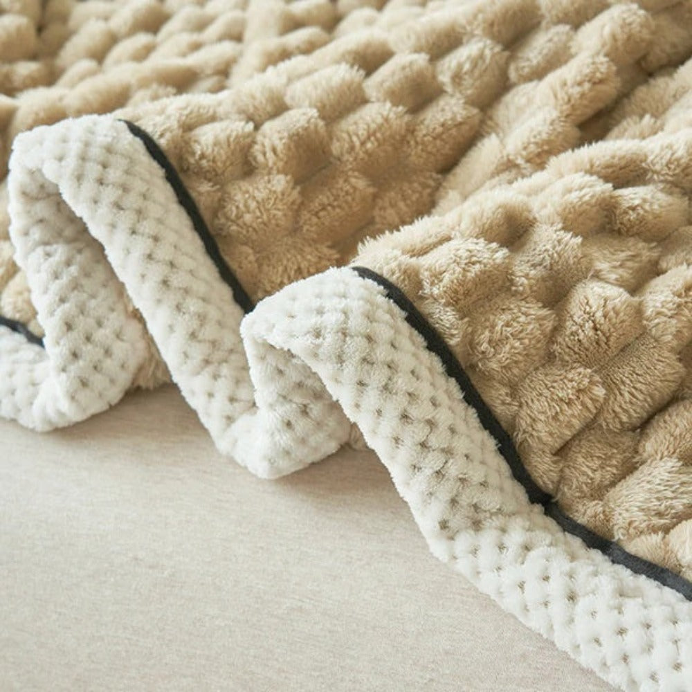 Kuschelige warme Plüschdecke Cloud Cuddle