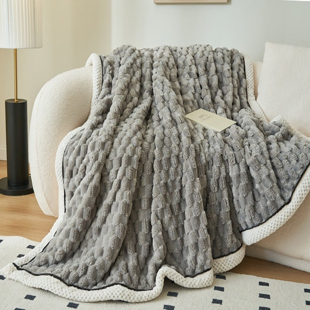 Kuschelige warme Plüschdecke Cloud Cuddle